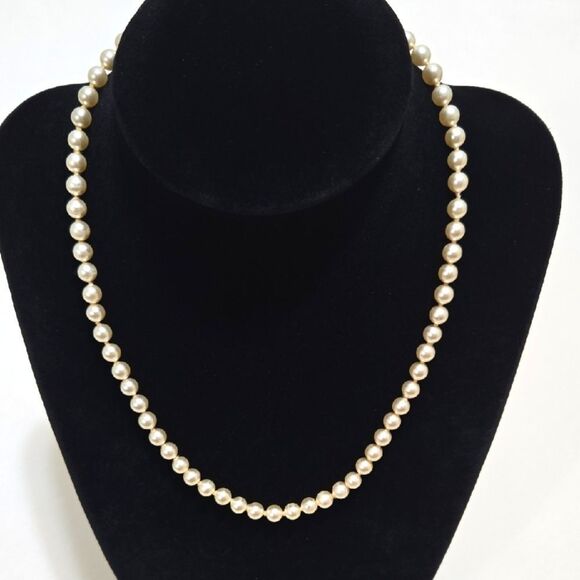 Cream Pearl Necklace - Picture 1 of 5